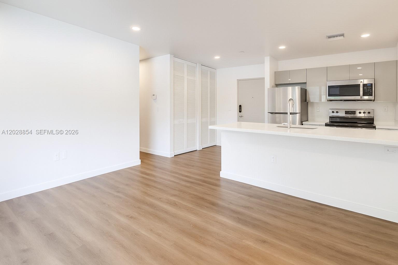 1950 Fletcher St 302