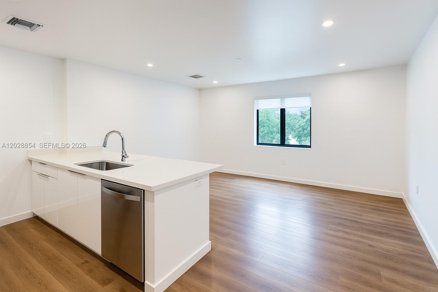 1950 Fletcher St 302