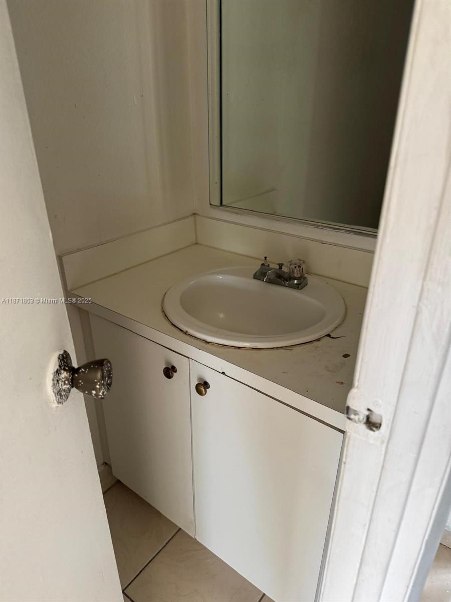 VENETIAN GARDENS AT COUNT - Residential