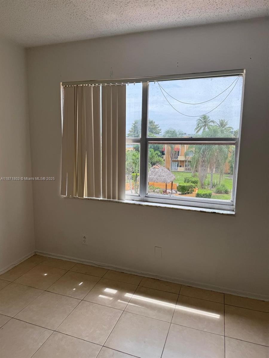 VENETIAN GARDENS AT COUNT - Residential