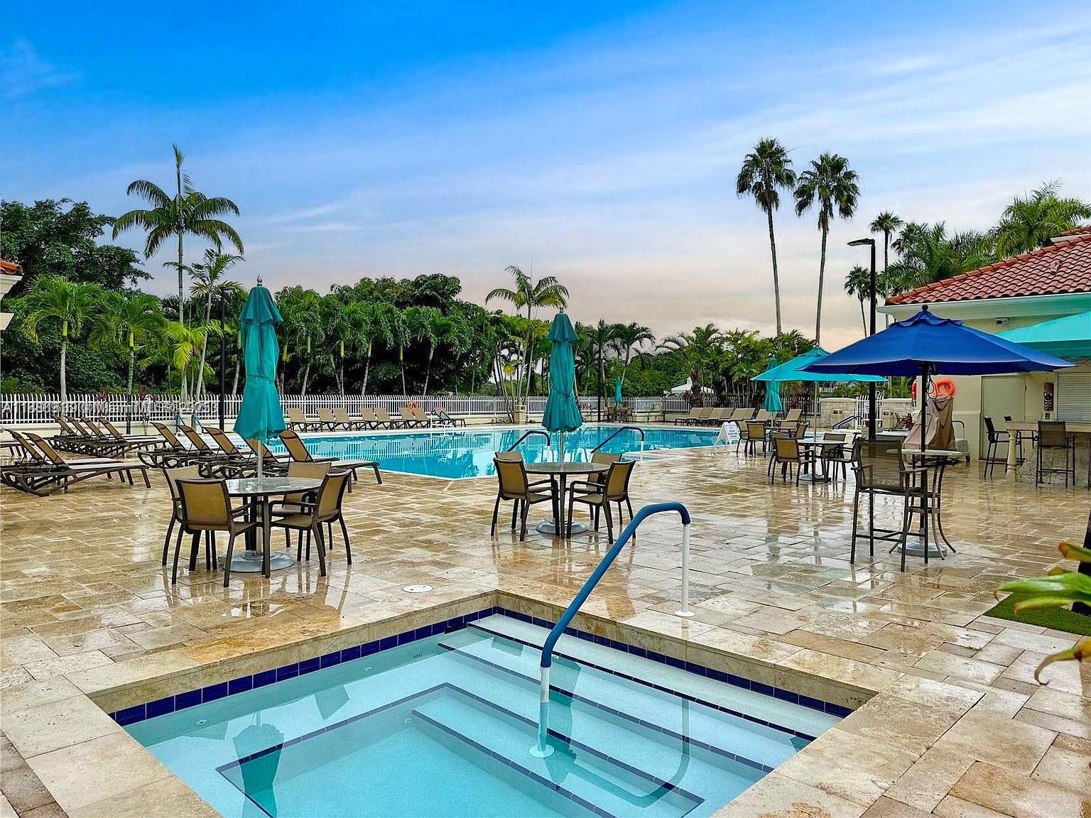 THE TOWNHOMES OF DORAL OA - Residential
