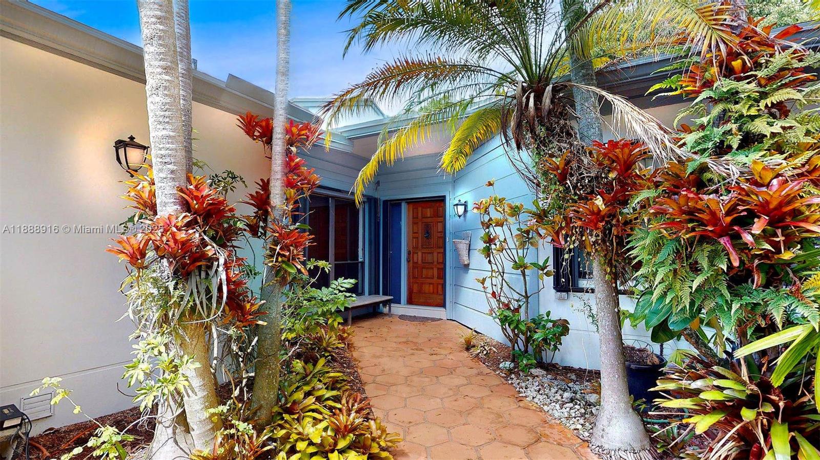 THE TOWNHOMES OF DORAL OA - Residential