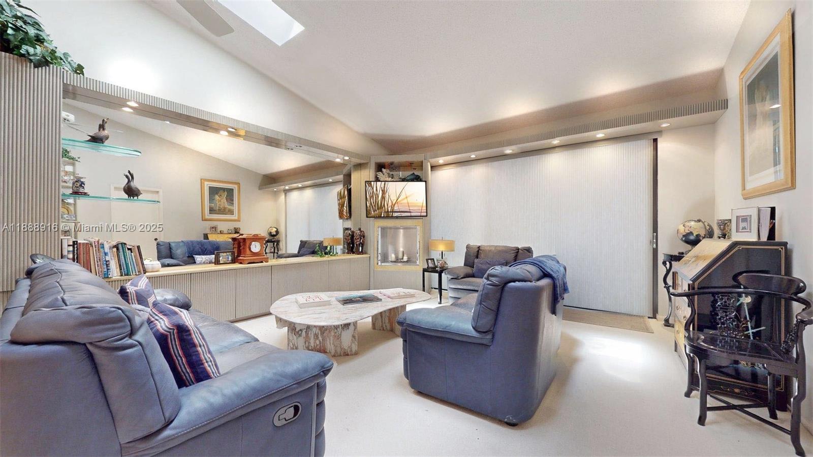 THE TOWNHOMES OF DORAL OA - Residential