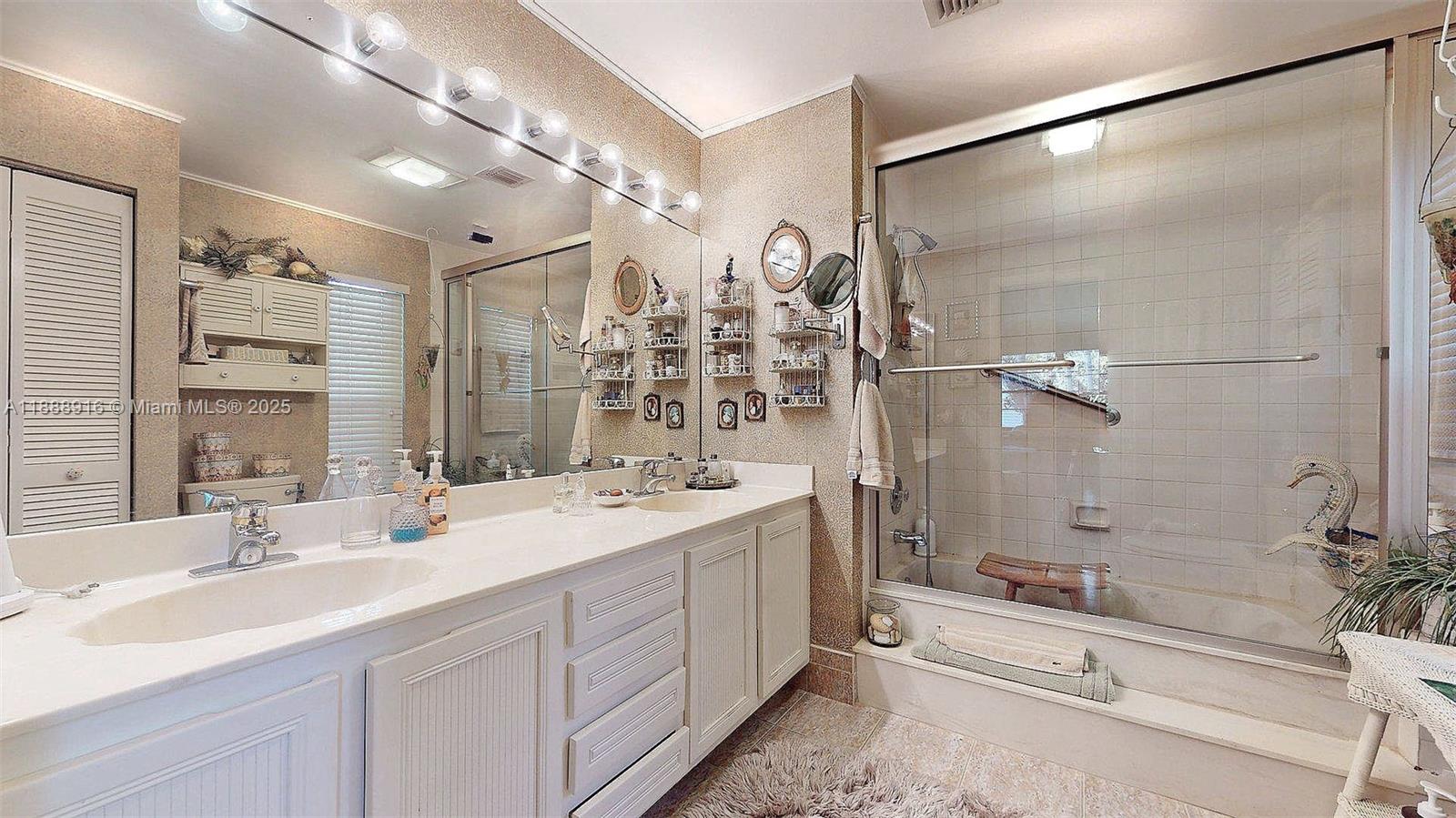 THE TOWNHOMES OF DORAL OA - Residential