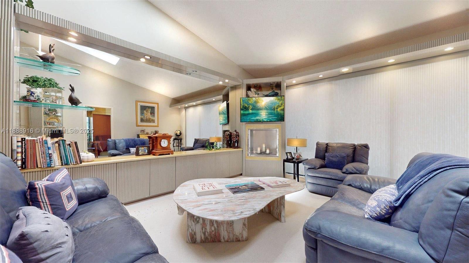 THE TOWNHOMES OF DORAL OA - Residential