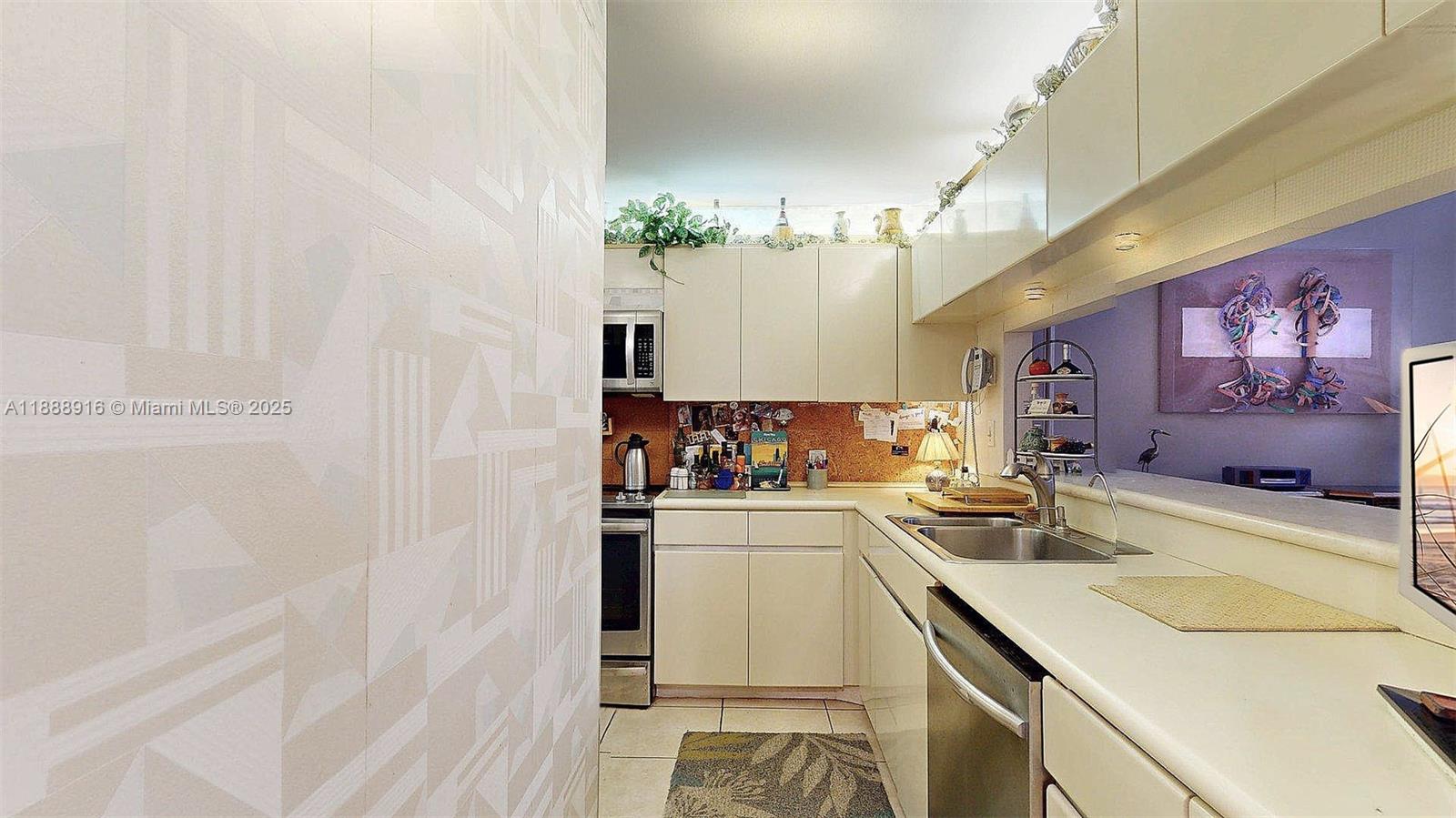THE TOWNHOMES OF DORAL OA - Residential