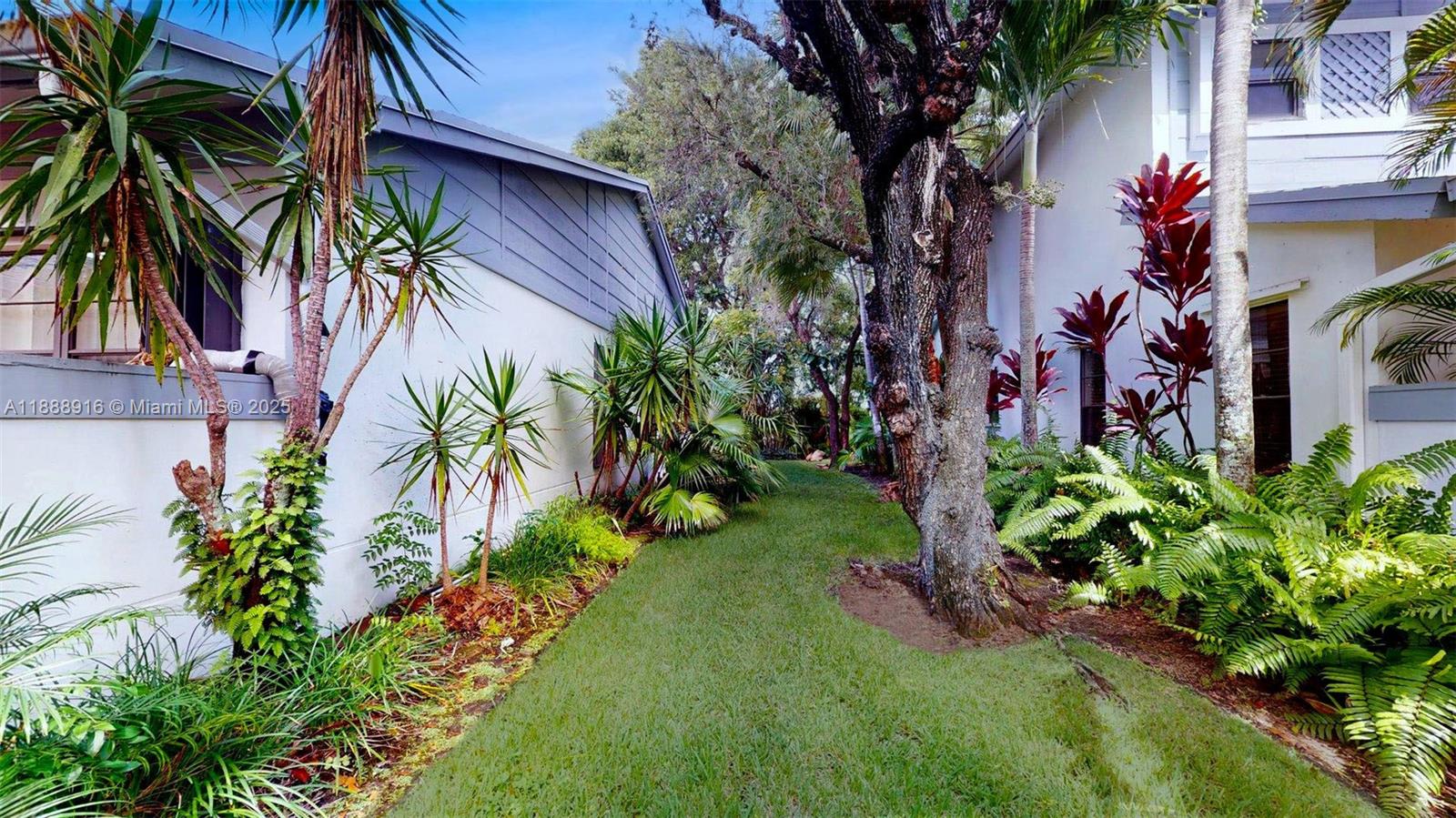 THE TOWNHOMES OF DORAL OA - Residential