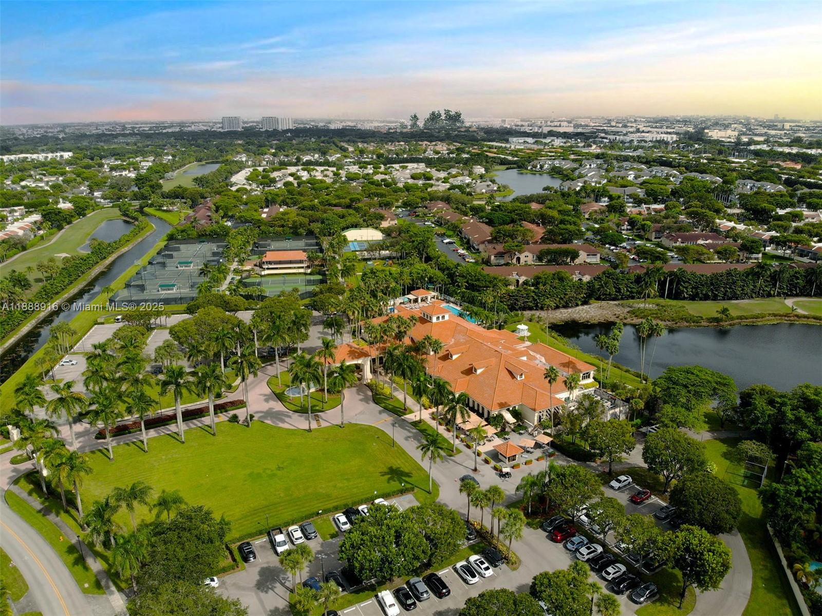 THE TOWNHOMES OF DORAL OA - Residential