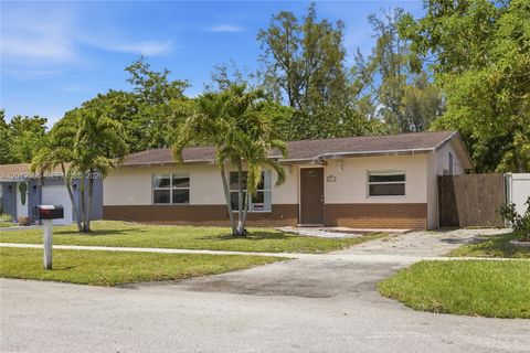 Tiny photo for 7811 SW 9th St, North Lauderdale, FL 33068 (MLS # A12012365)
