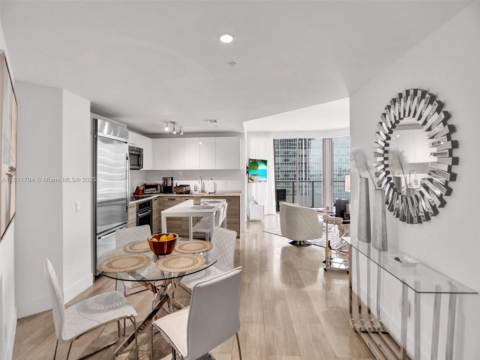 1300 Brickell Bay Dr 2702, Miami, Broward County, Florida - 2 Bedrooms  
2 Bathrooms - 