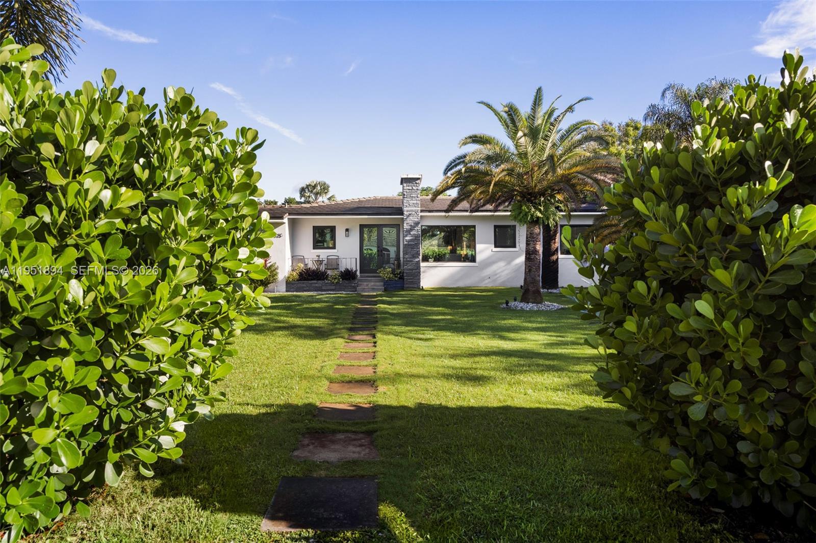 07325 SW 102nd St, Pinecrest, FL, 33156/$3,900,000 3 07325 SW 102nd St