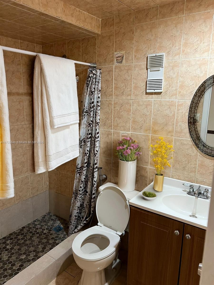 GOLDEN GATE CONDO - Residential