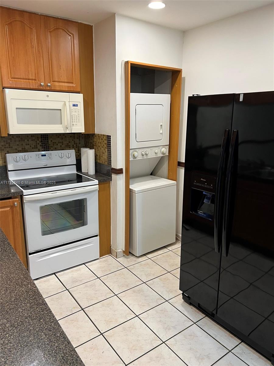 GOLDEN GATE CONDO - Residential