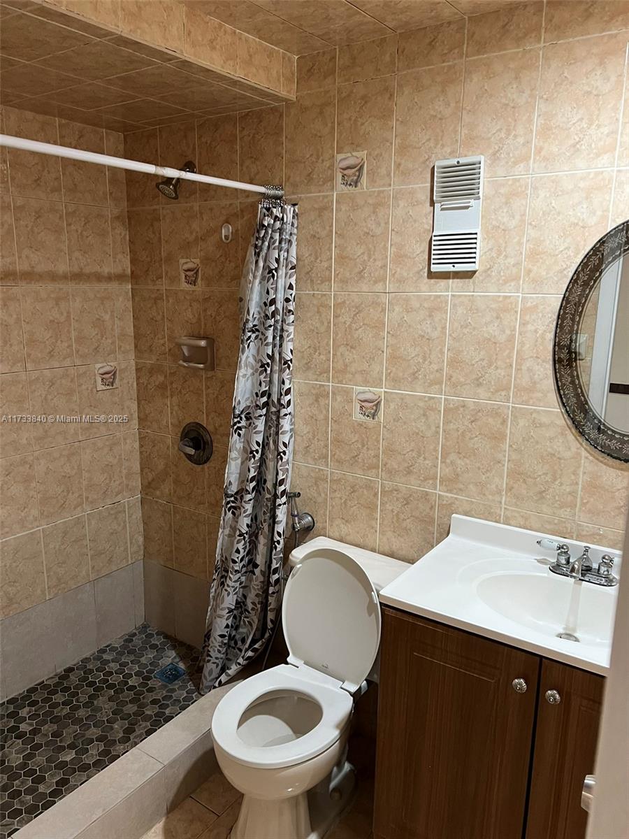 GOLDEN GATE CONDO - Residential