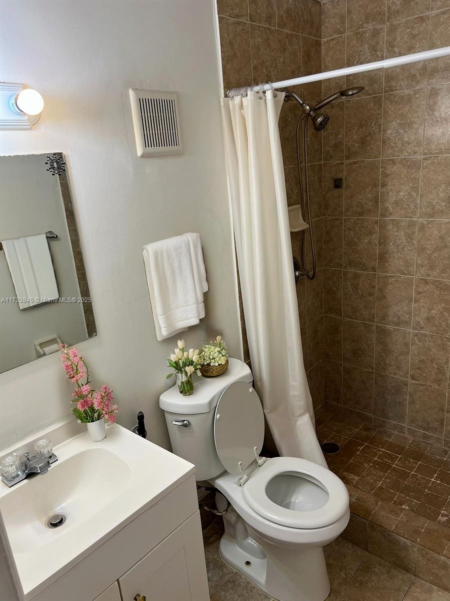 GOLDEN GATE CONDO - Residential