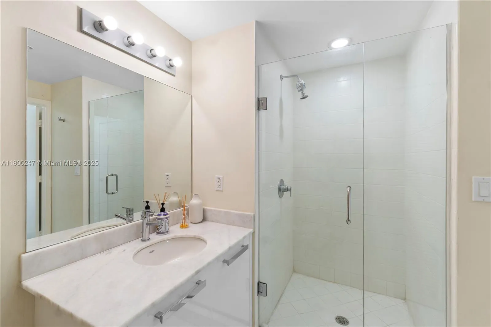 Miami, Florida 33137, United States, 2 Bedrooms Bedrooms, ,2 BathroomsBathrooms,Residential,Active,126682