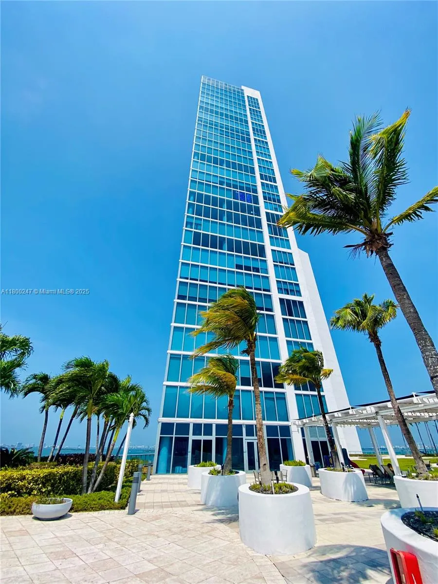 Miami, Florida 33137, United States, 2 Bedrooms Bedrooms, ,2 BathroomsBathrooms,Residential,Active,126682