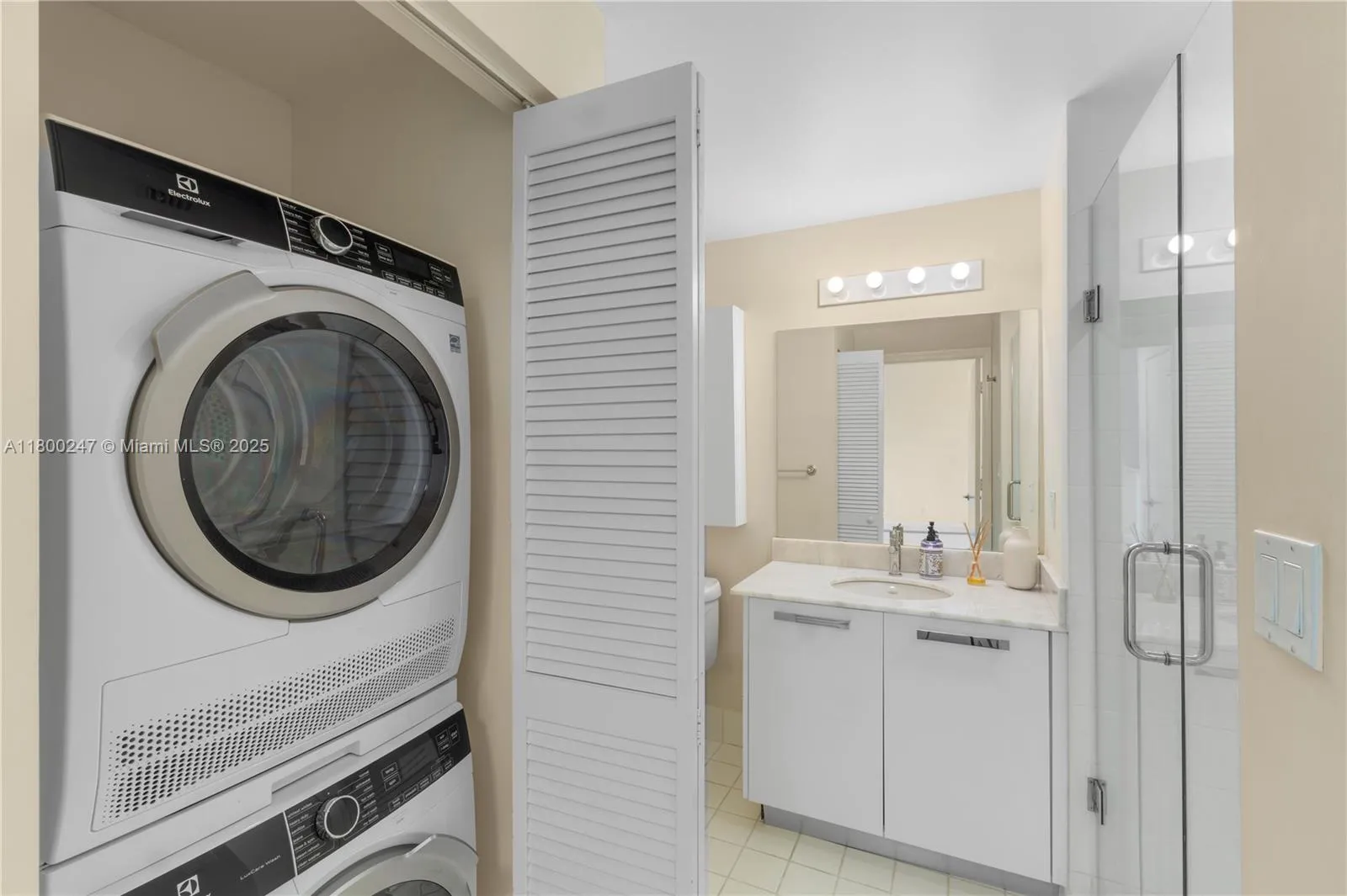 Miami, Florida 33137, United States, 2 Bedrooms Bedrooms, ,2 BathroomsBathrooms,Residential,Active,126682