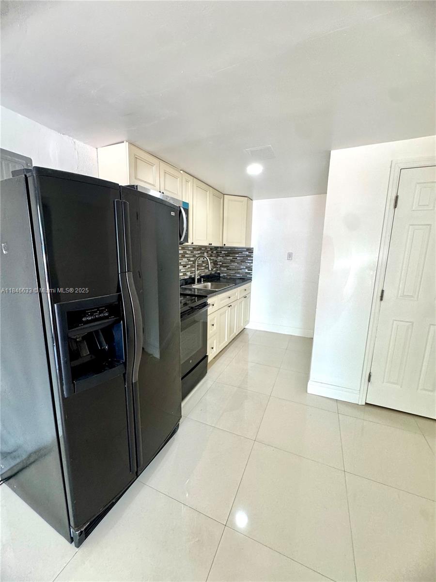 Move-in ready! This spacious 2 bedroom 2 bathroom home is centrally located right off the turnpike near shopping centers and schools.