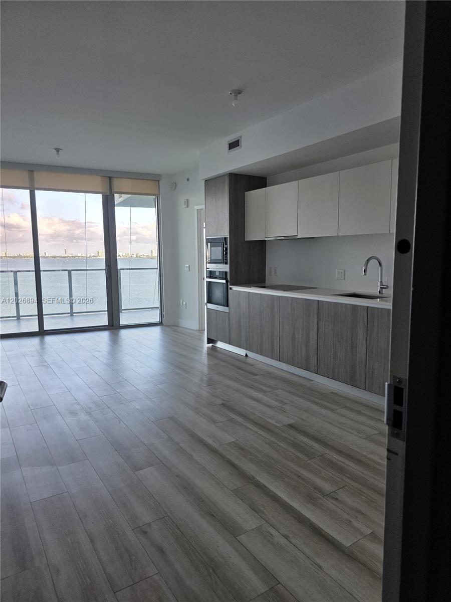 BISCAYNE BEACH - Residential