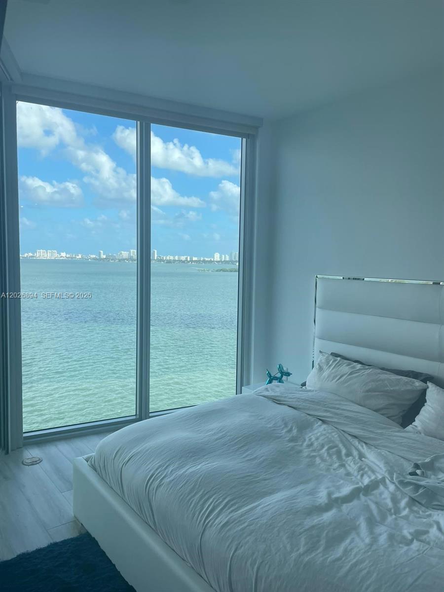 BISCAYNE BEACH - Residential
