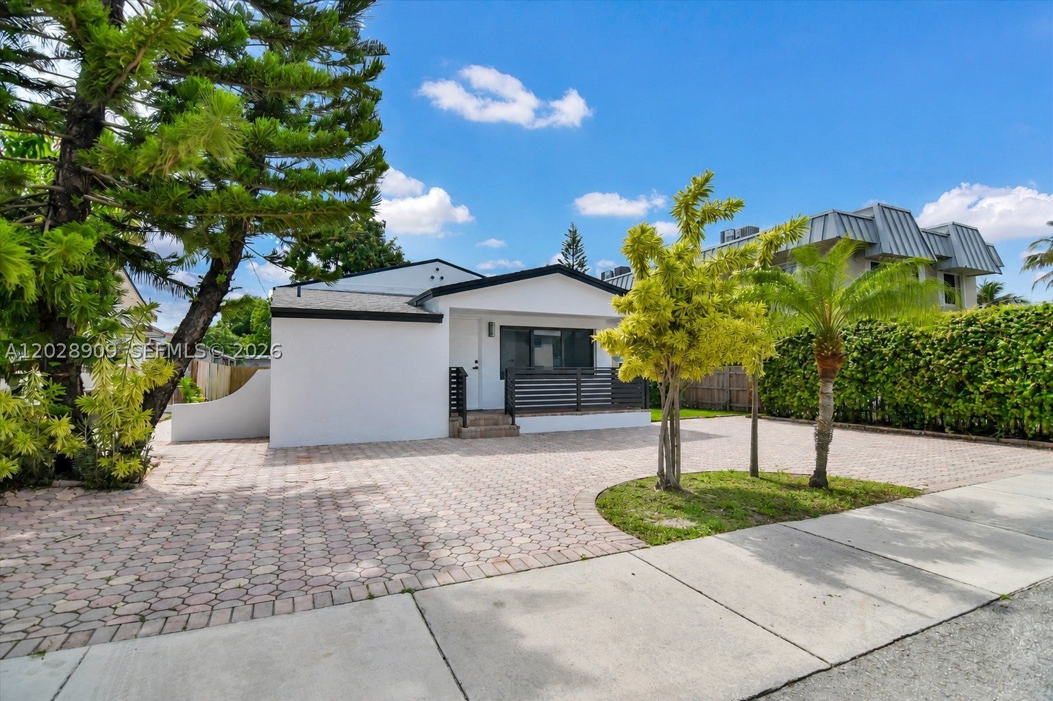85 SW 30th Ave