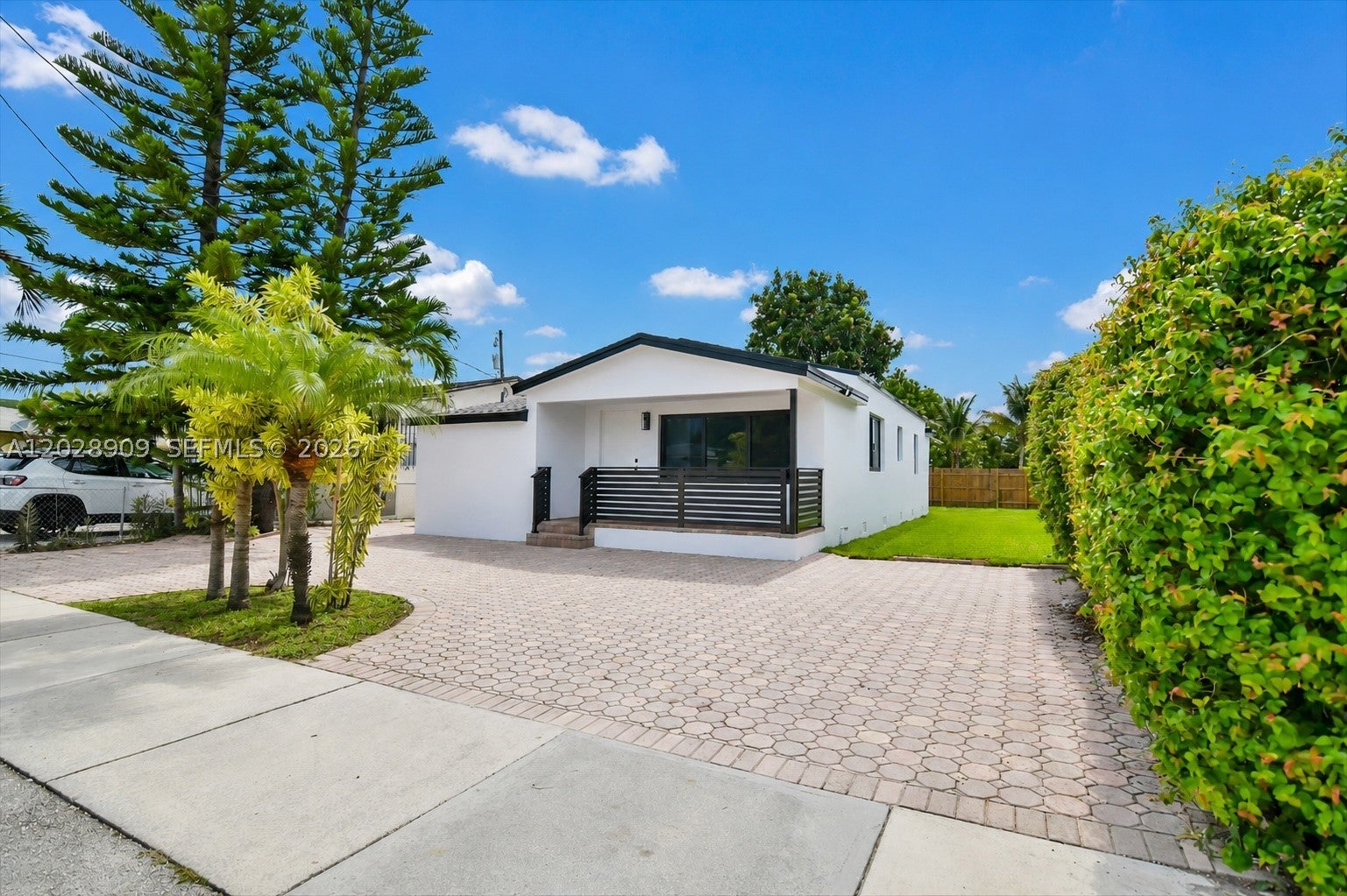 85 SW 30th Ave