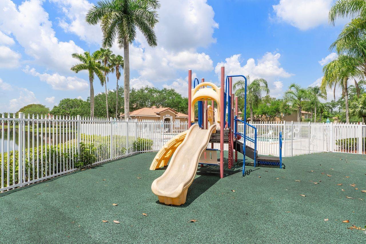EMERALD COURTS - OPAL CRE - Residential