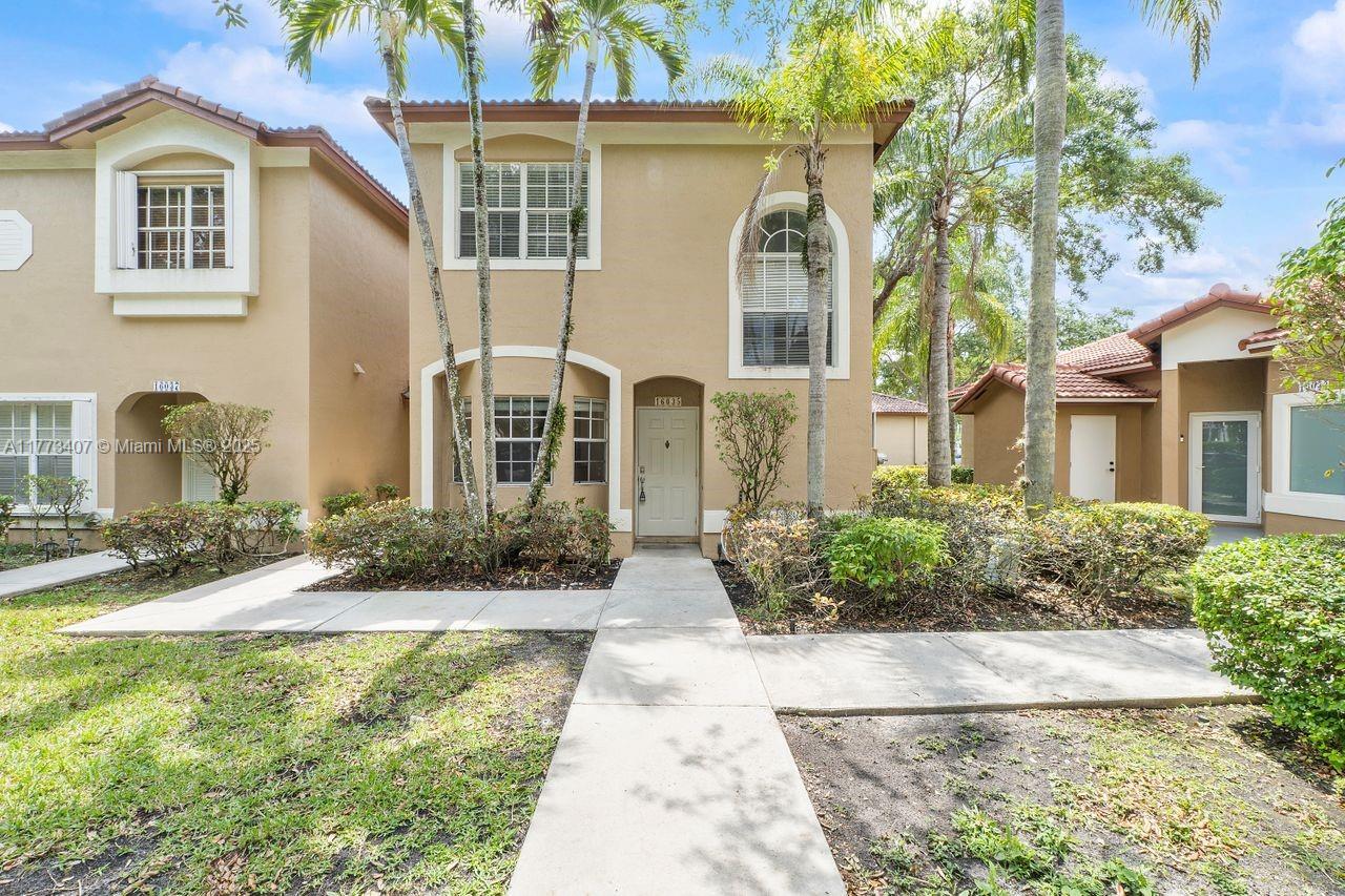 EMERALD COURTS - OPAL CRE - Residential