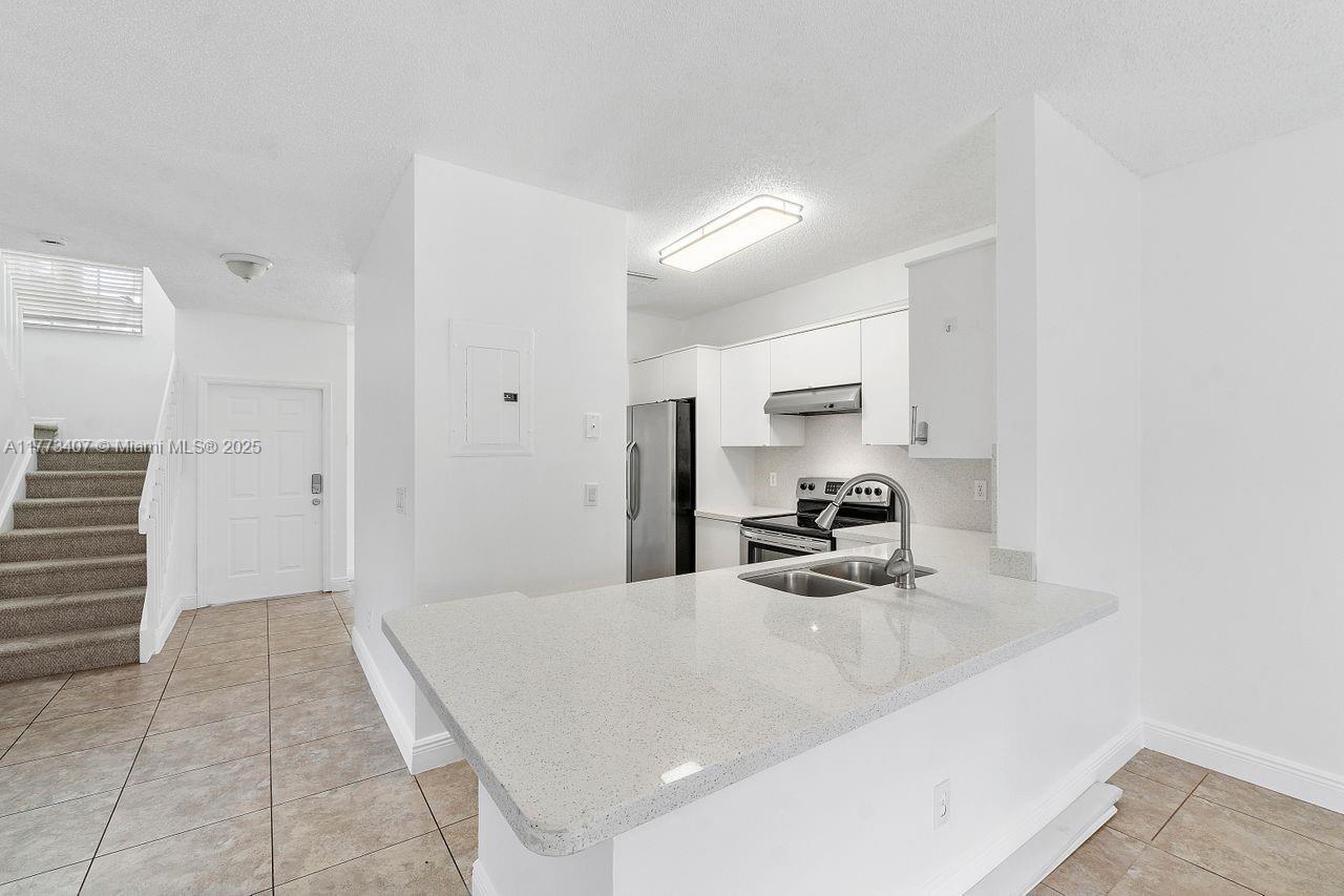 EMERALD COURTS - OPAL CRE - Residential