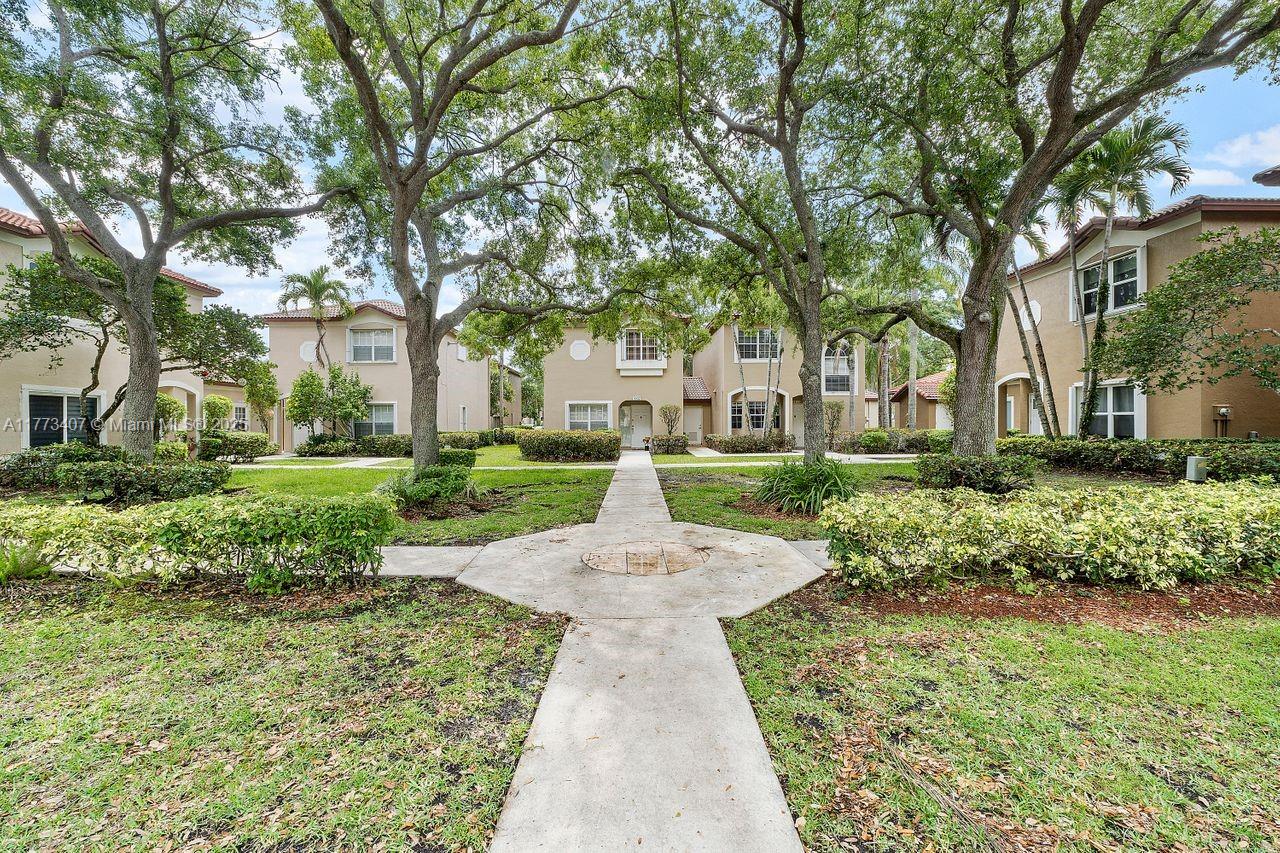 EMERALD COURTS - OPAL CRE - Residential