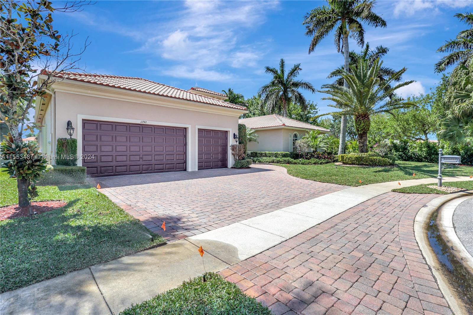Property for Sale at 11742 Sunrise View Ln Ln, Wellington, Palm Beach County, Florida - Bedrooms: 5 
Bathrooms: 5  - $1,590,000