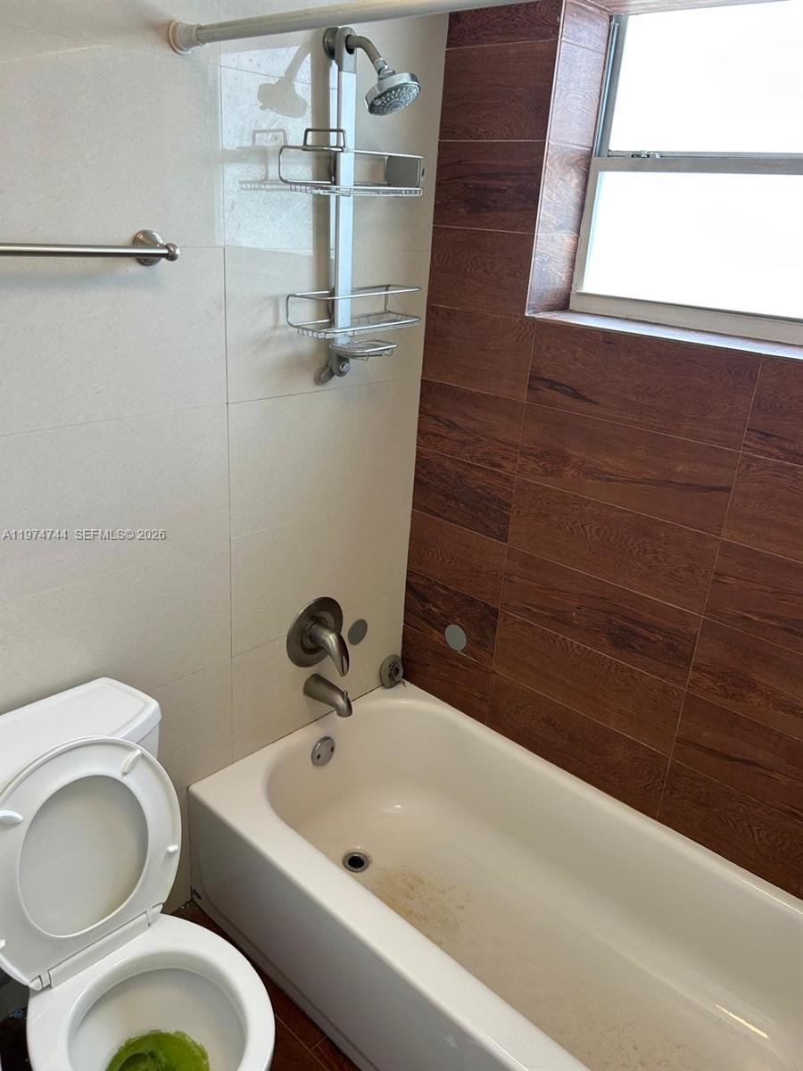 BAYSHORE YACHT & TENNIS C - Residential