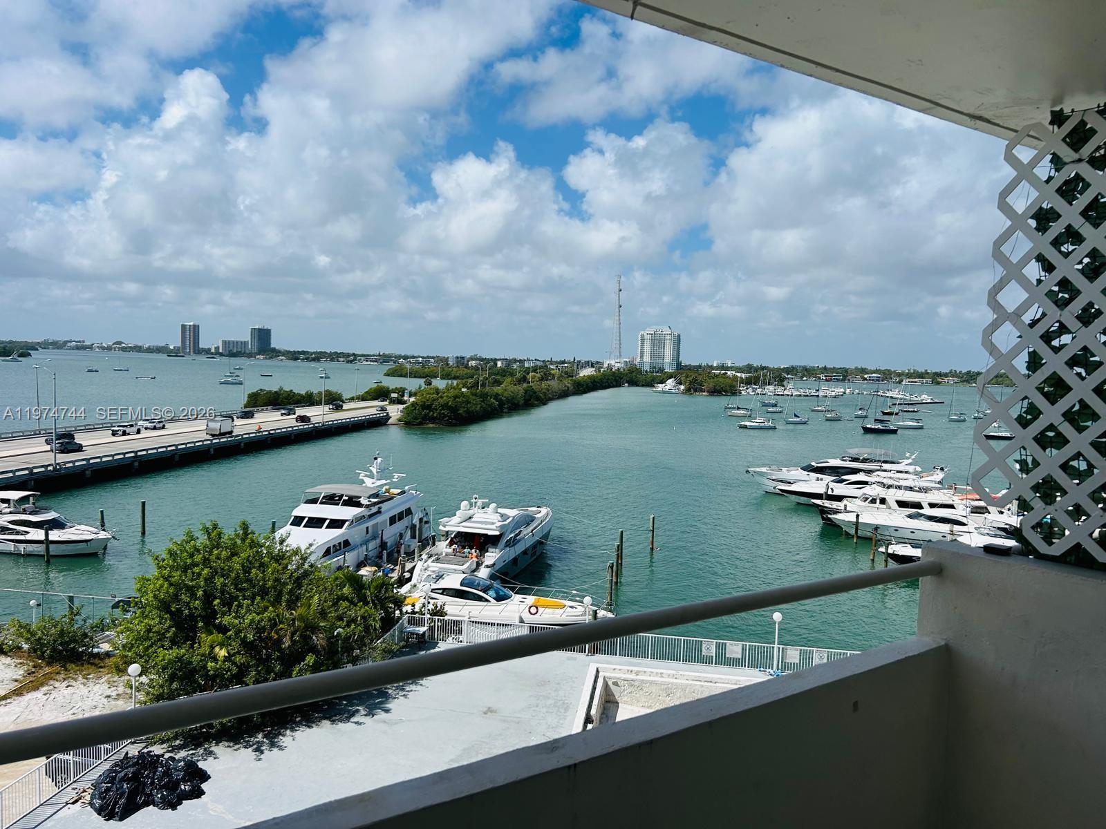 BAYSHORE YACHT & TENNIS C - Residential