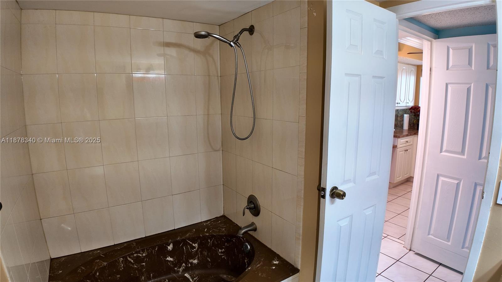 AVANT GARDE CONDO - Residential Lease