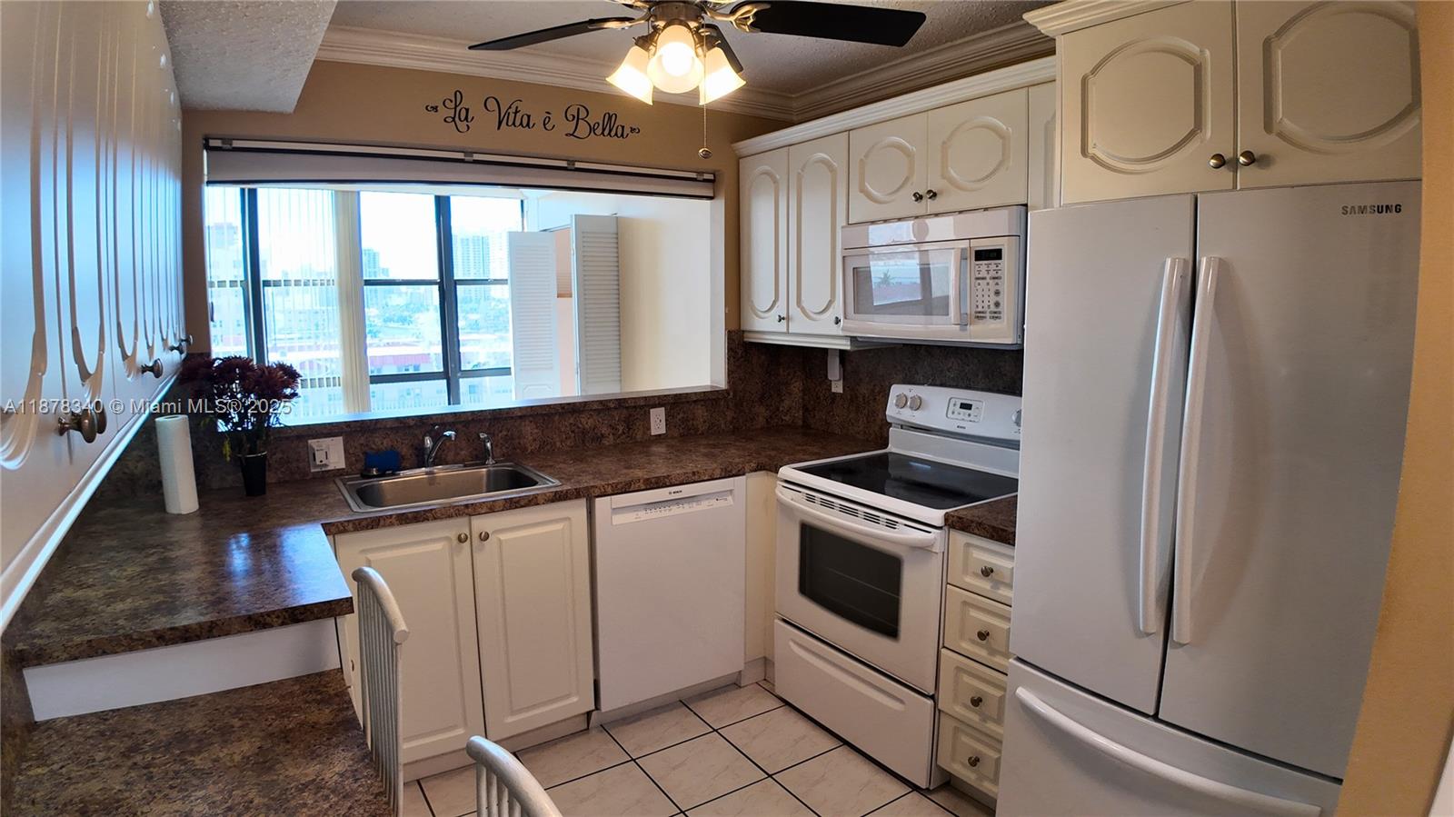 AVANT GARDE CONDO - Residential Lease