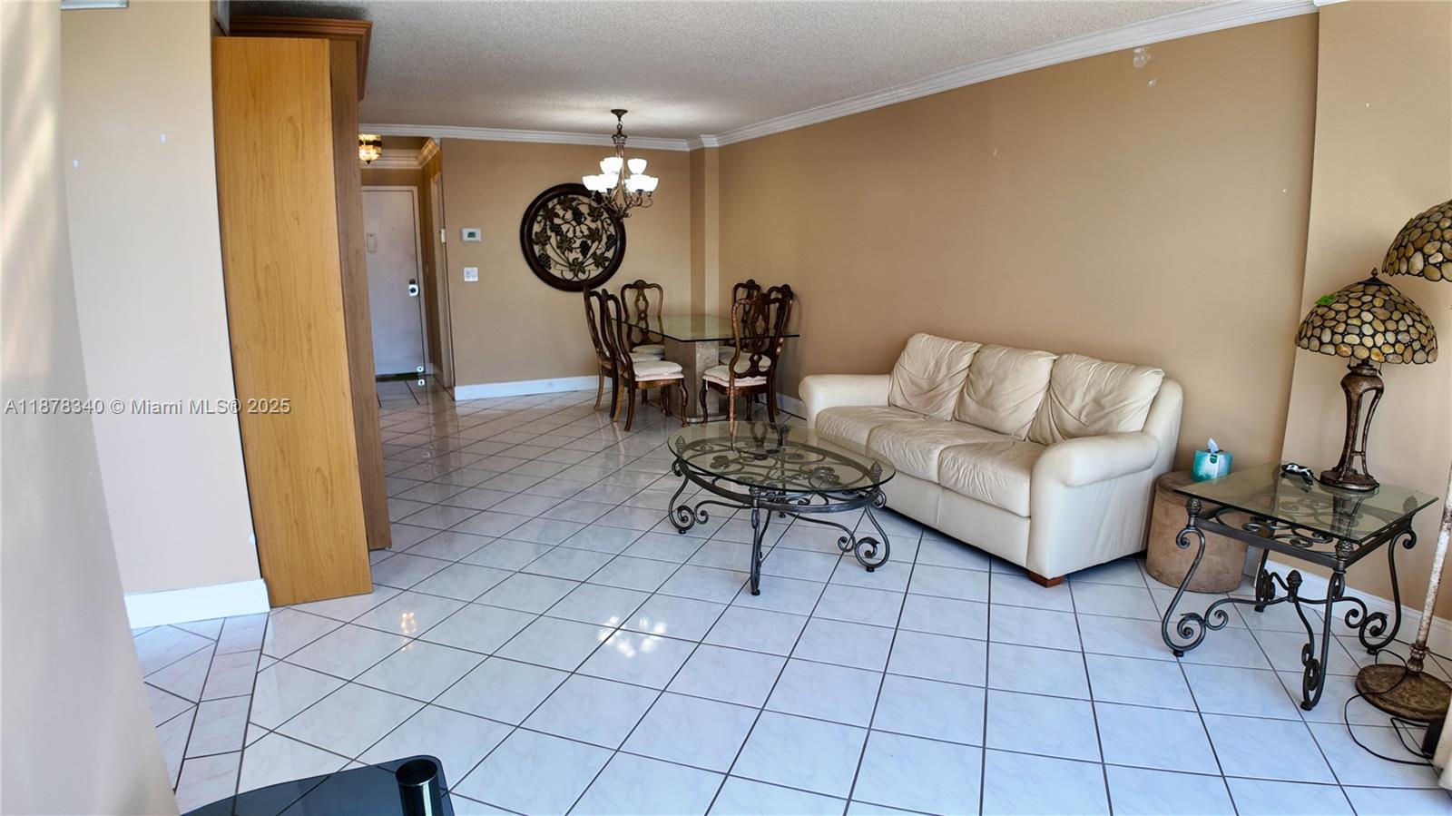 AVANT GARDE CONDO - Residential Lease