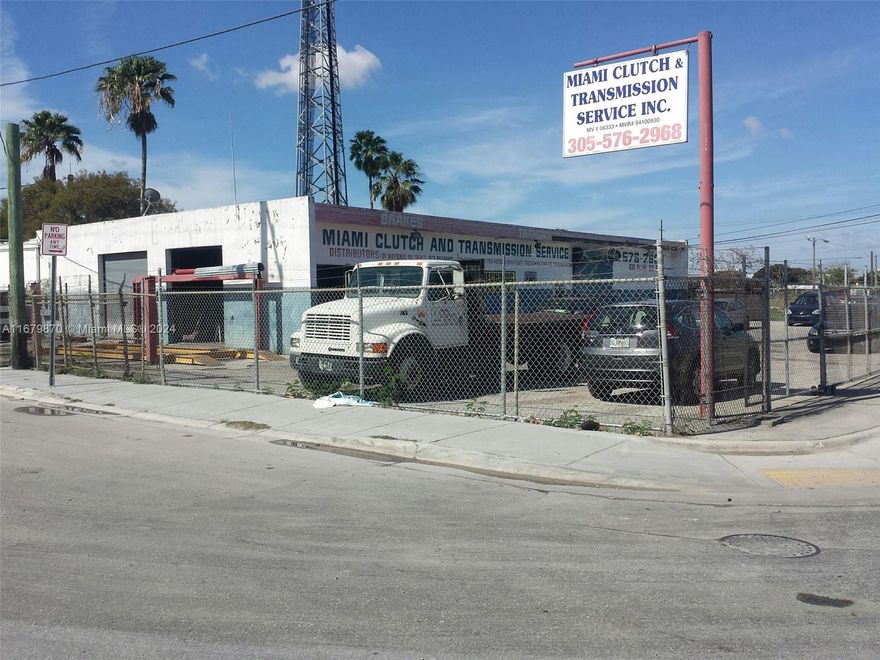 Great location, 125' front and corner Lot in Wynwood NRA, 15000 ft lot with 5200sqft warehouse.  ATTENTIONS BUILDERS, DEVELOPERS, INVESTORS Development opportunity Wynwood area and Omni Area, a month-to-month $ 3000 INCOME mechanic shop, Other warehouse used by the owner, can be delivery empty open to negotiate the stay, or delivery empty,  can receive income while planning the development. Ft Do not Disturb the tenant's drive-around before sending the LOI. See the attachment survey zone T6 8,