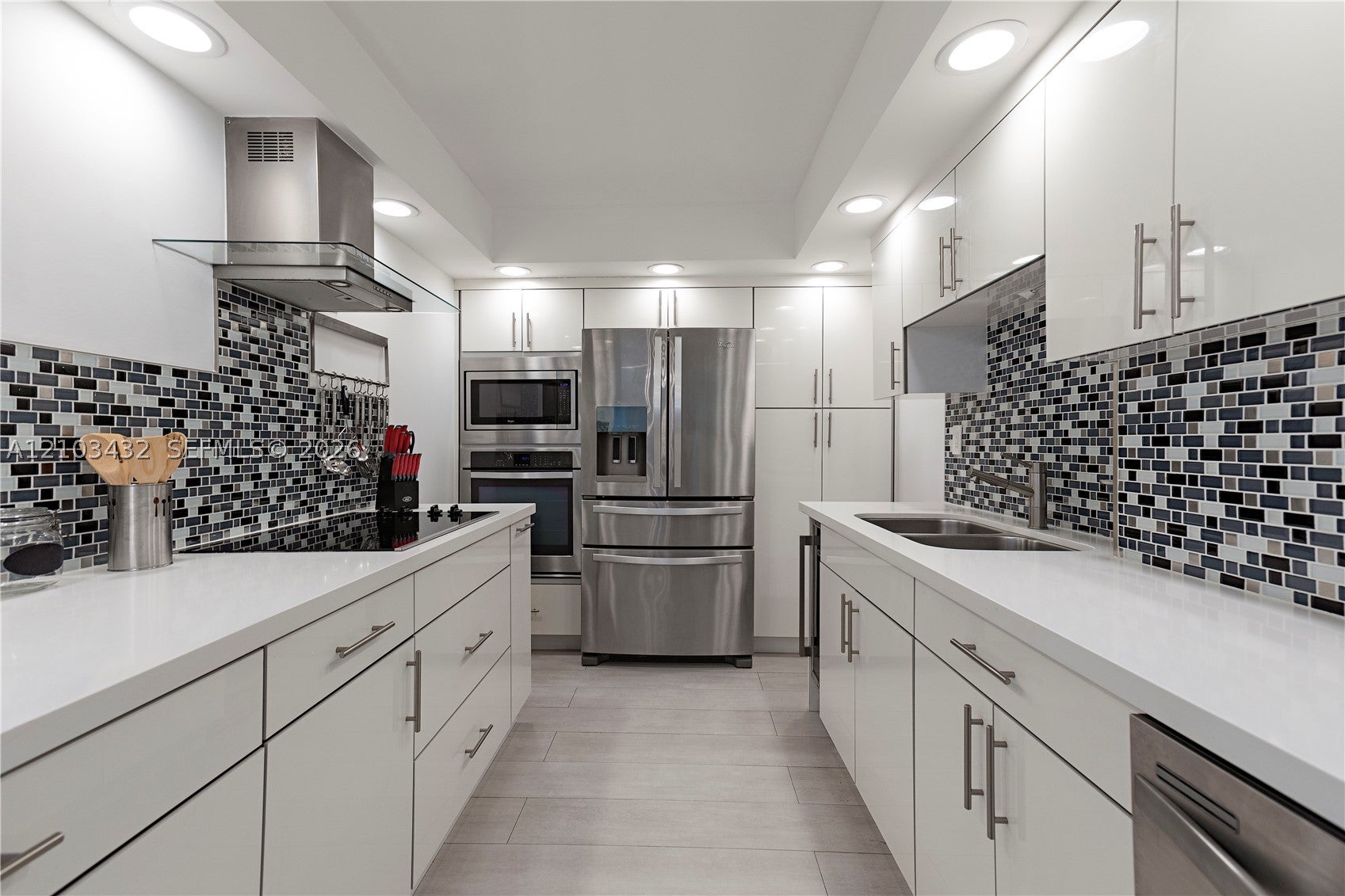 1621 Collins Ave 206
