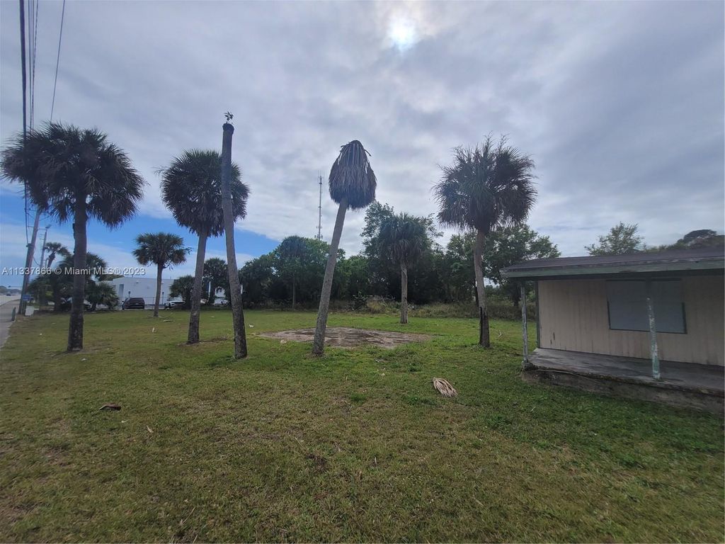 Photo of 3323 Orange Ave, Fort Pierce, FL 34947 (MLS # A11337866)