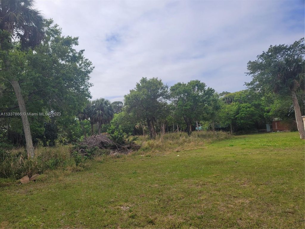 Photo of 3323 Orange Ave, Fort Pierce, FL 34947 (MLS # A11337866)