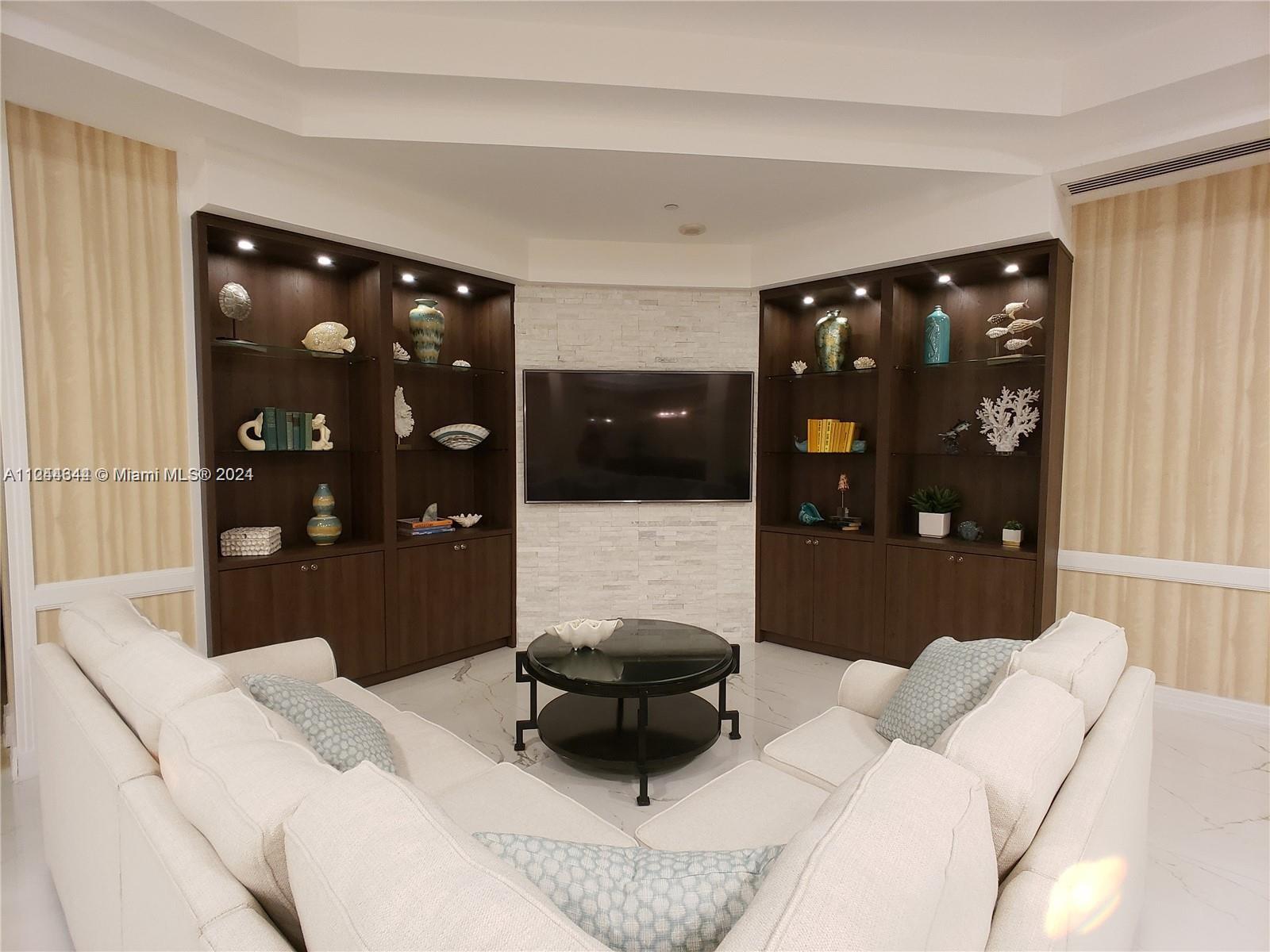 THE COLLINS CONDO - Residential Lease