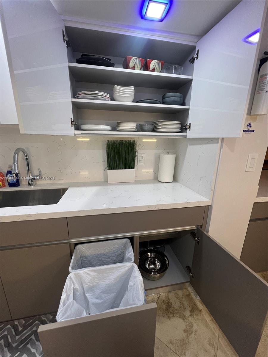 THE COLLINS CONDO - Residential Lease