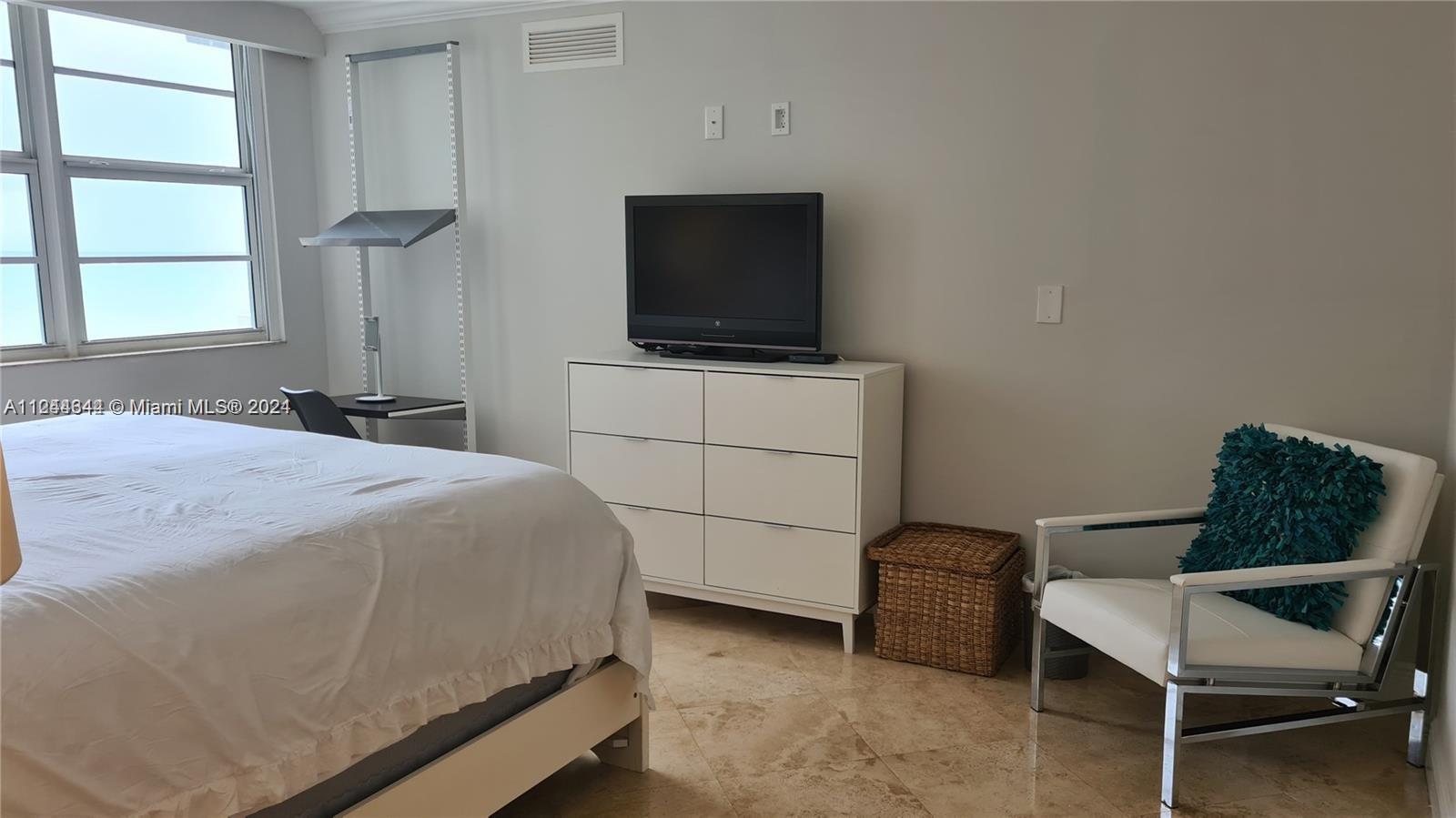 THE COLLINS CONDO - Residential Lease