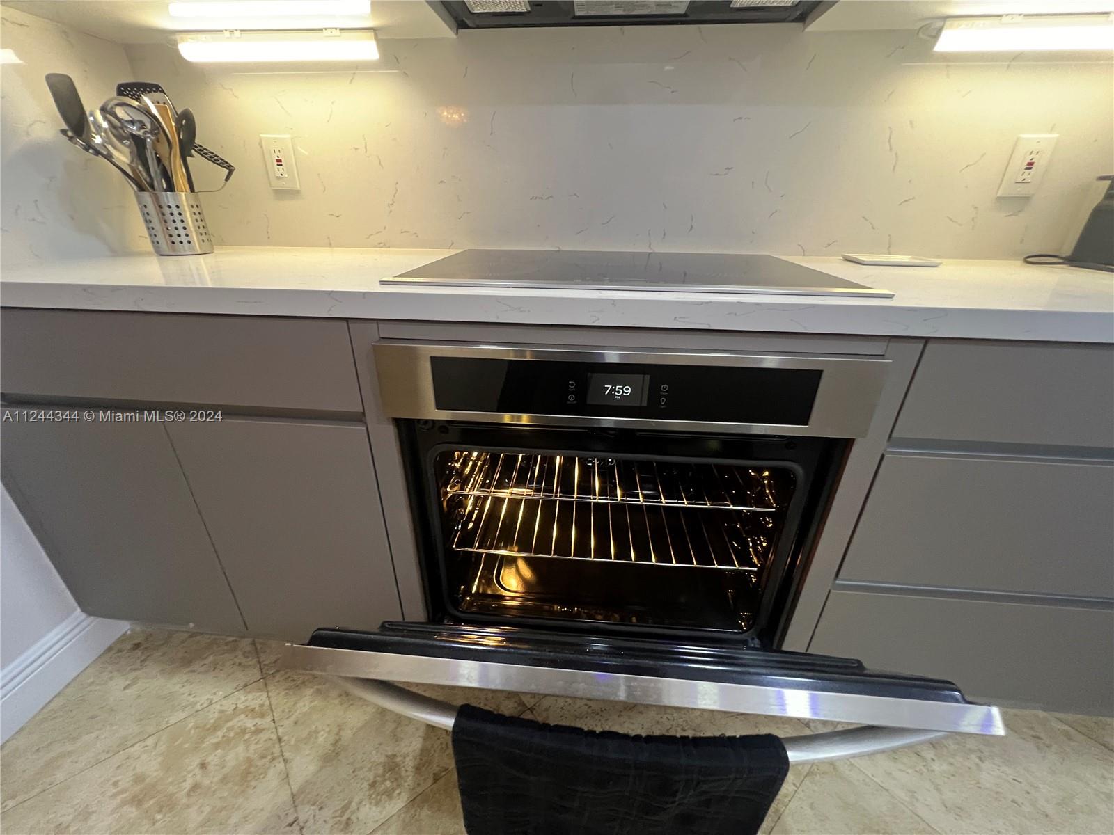 THE COLLINS CONDO - Residential Lease