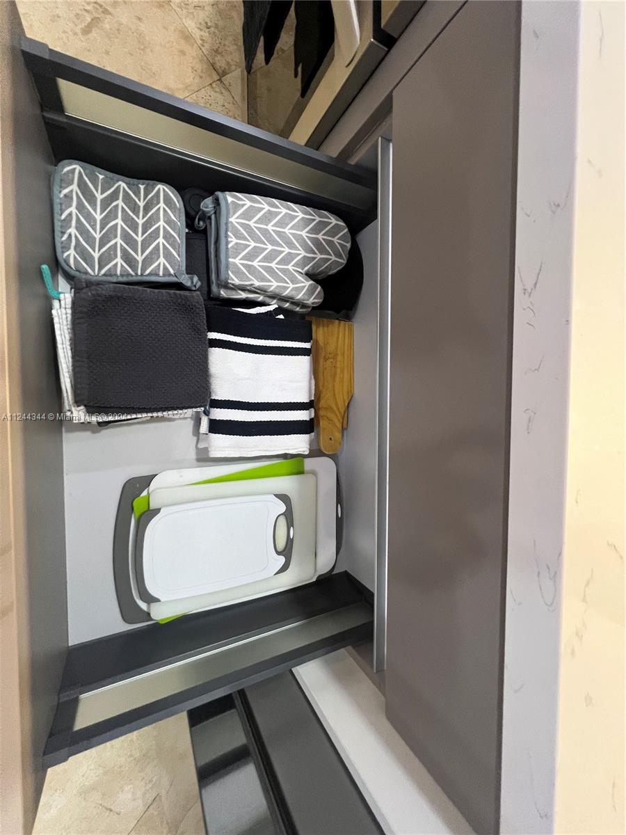 THE COLLINS CONDO - Residential Lease