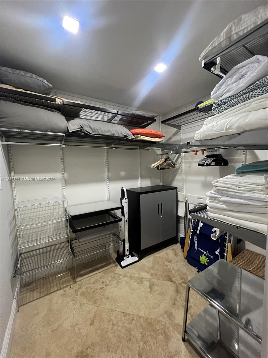 THE COLLINS CONDO - Residential Lease