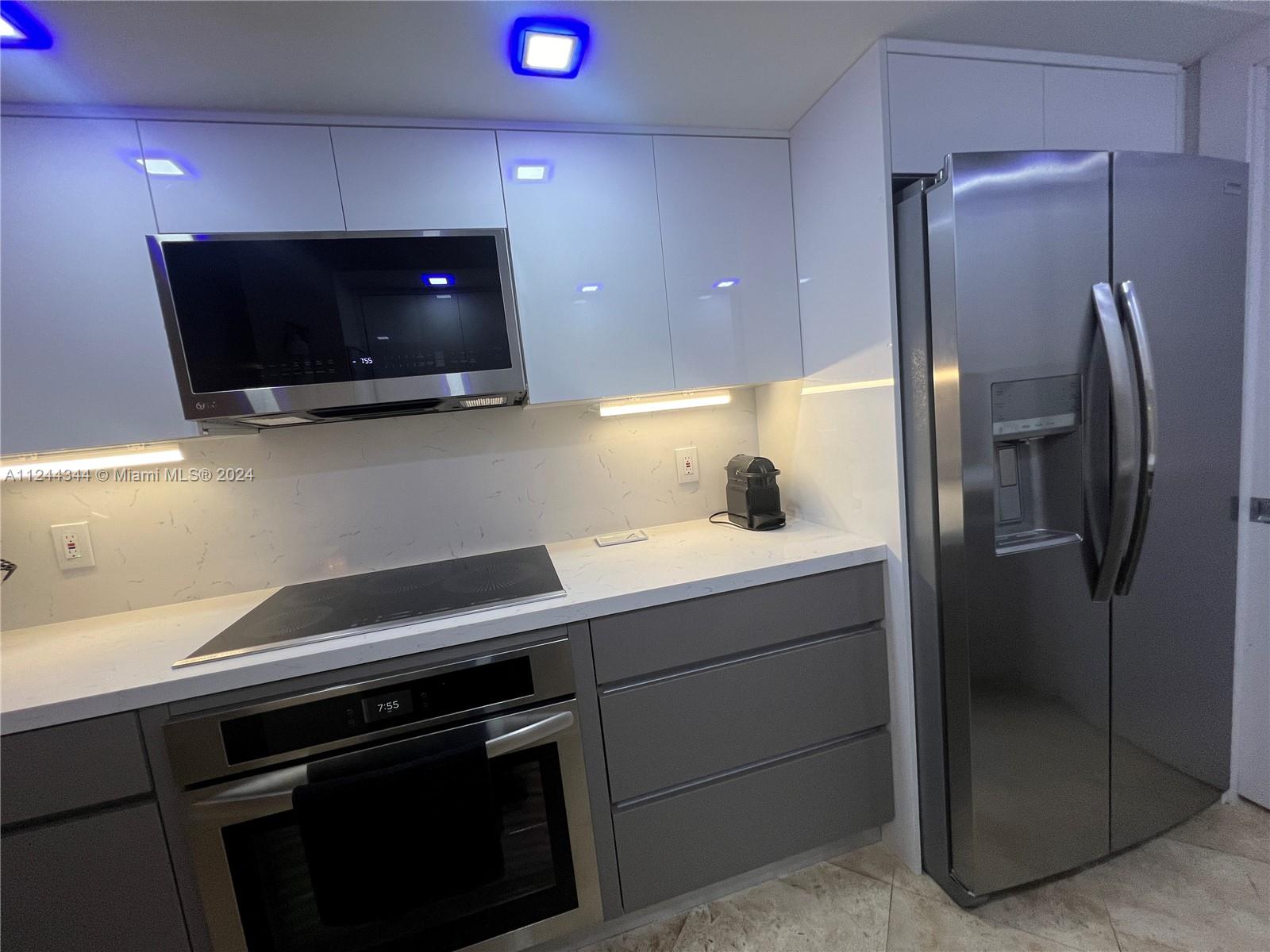 THE COLLINS CONDO - Residential Lease