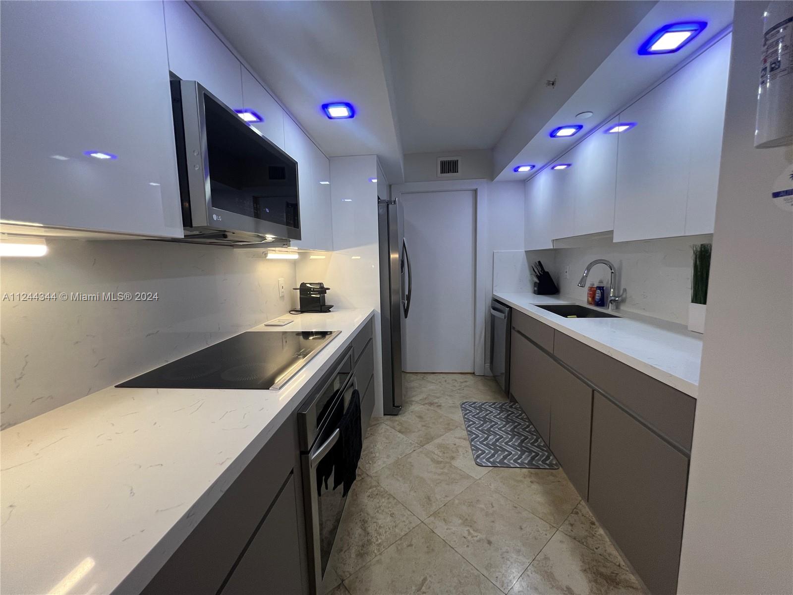 6917 Collins Ave 809