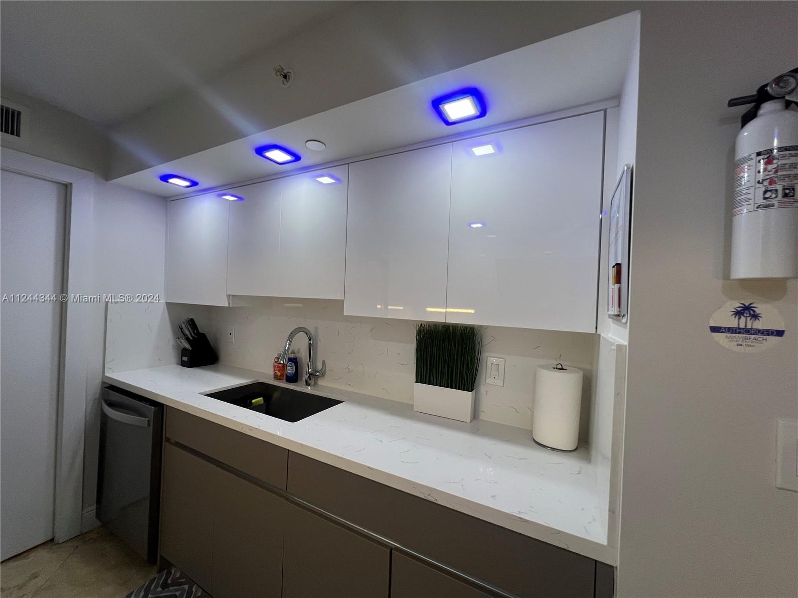 THE COLLINS CONDO - Residential Lease